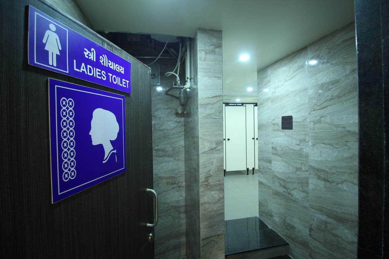 Jackpot Room In & Out Dormitory アーメダバード エクステリア 写真