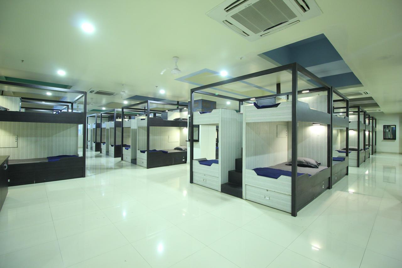 Jackpot Room In & Out Dormitory アーメダバード エクステリア 写真