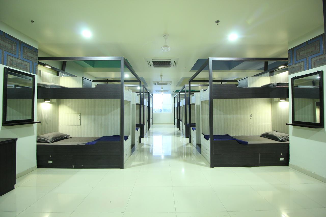 Jackpot Room In & Out Dormitory アーメダバード エクステリア 写真