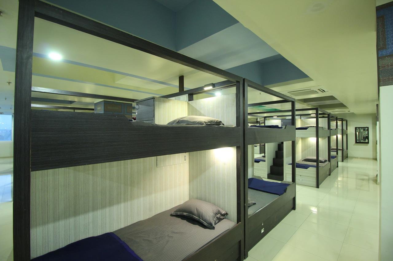 Jackpot Room In & Out Dormitory アーメダバード エクステリア 写真