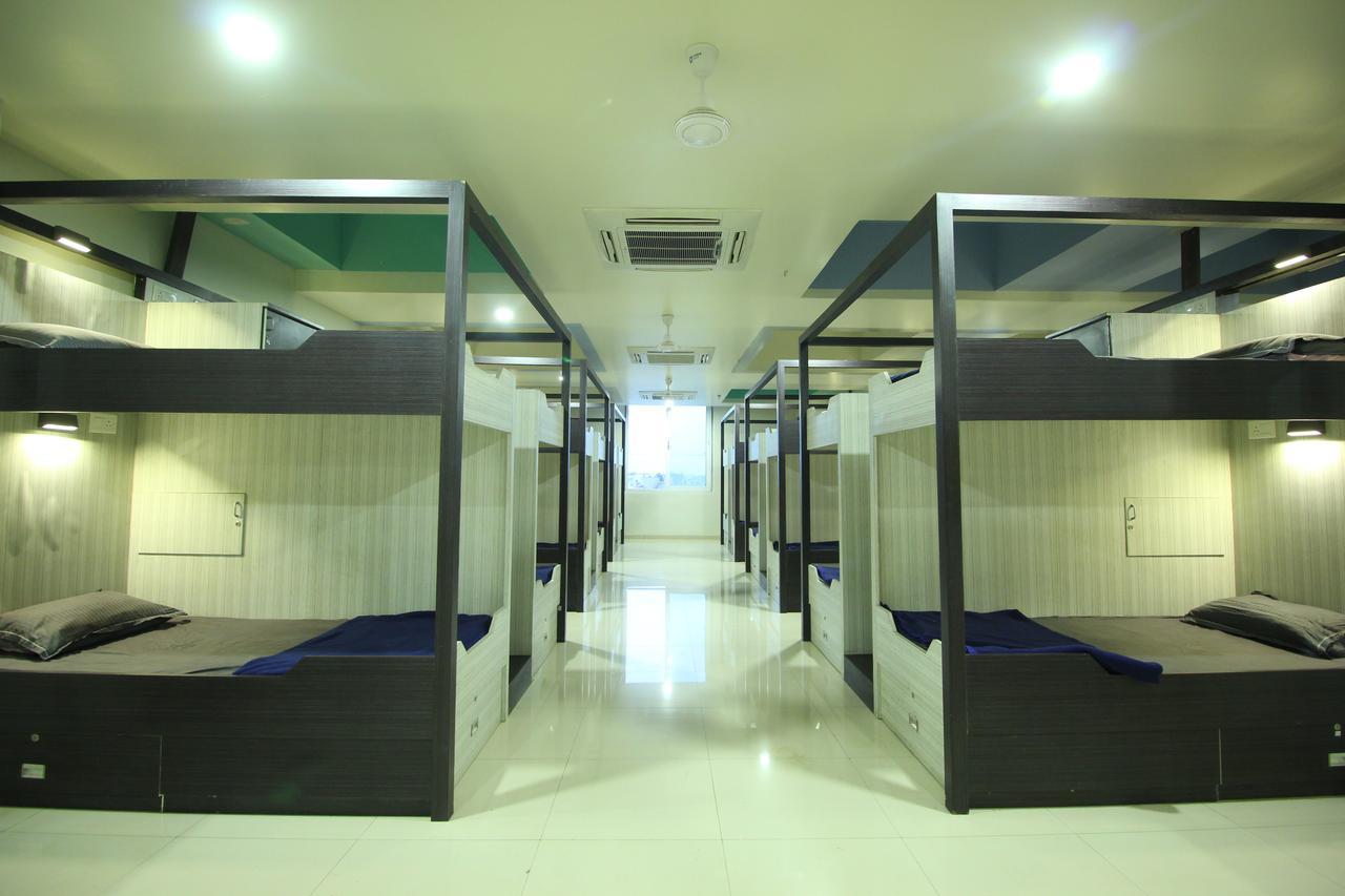 Jackpot Room In & Out Dormitory アーメダバード エクステリア 写真